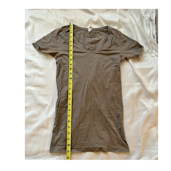 Gray Tee🖤 - Picture 9 of 10